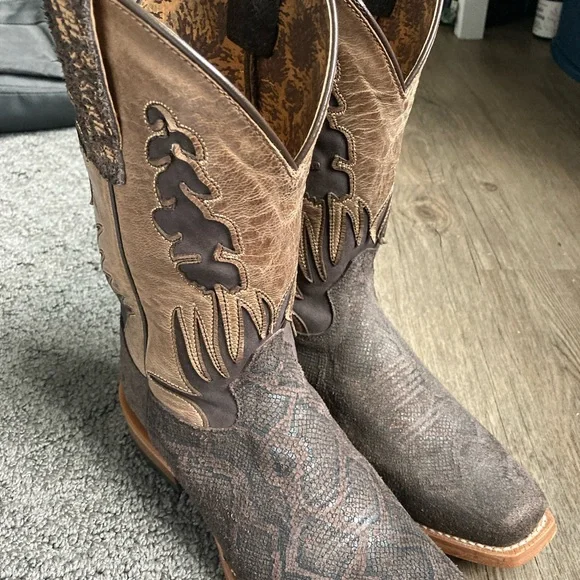 Brown Western Cowboy Boots - Picture 2 of 4